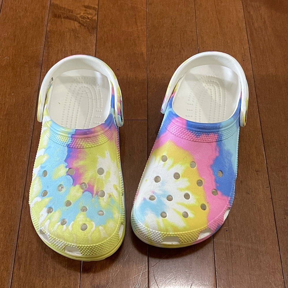 Crocs Tie Dye M7 or W9